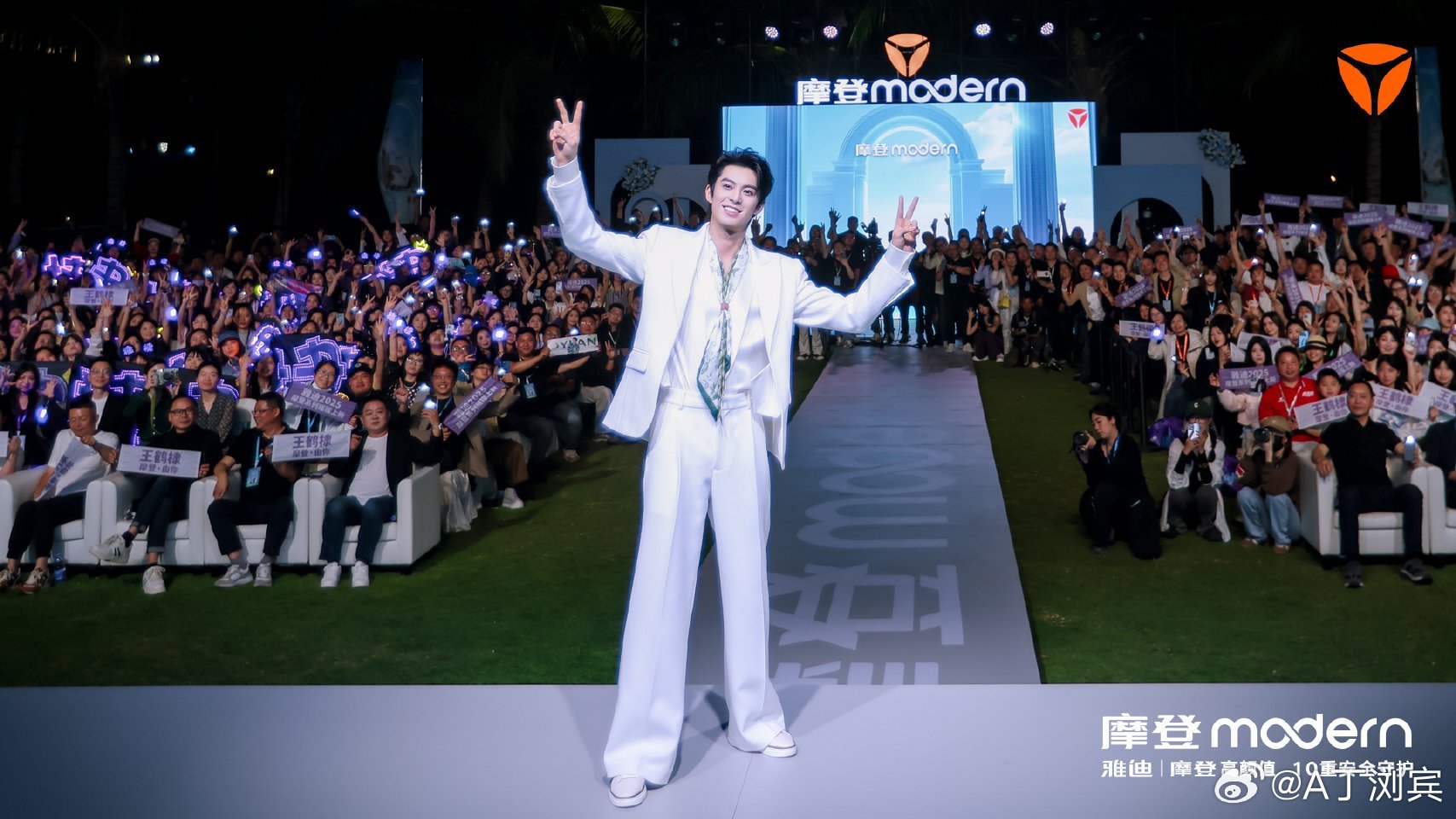 王鹤棣喊你与冠能超合拍雅迪冠能智能进化跃级高配  每一次出行，都是一次全新的遇见