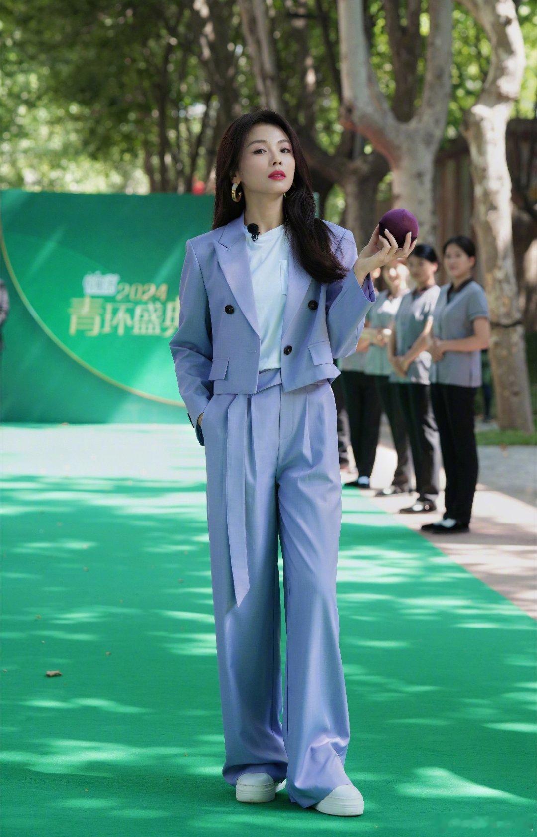 #青环5全员走青毯# 果然还是没有办法拒绝看到《青春环游记》全员走青毯，甚至会让