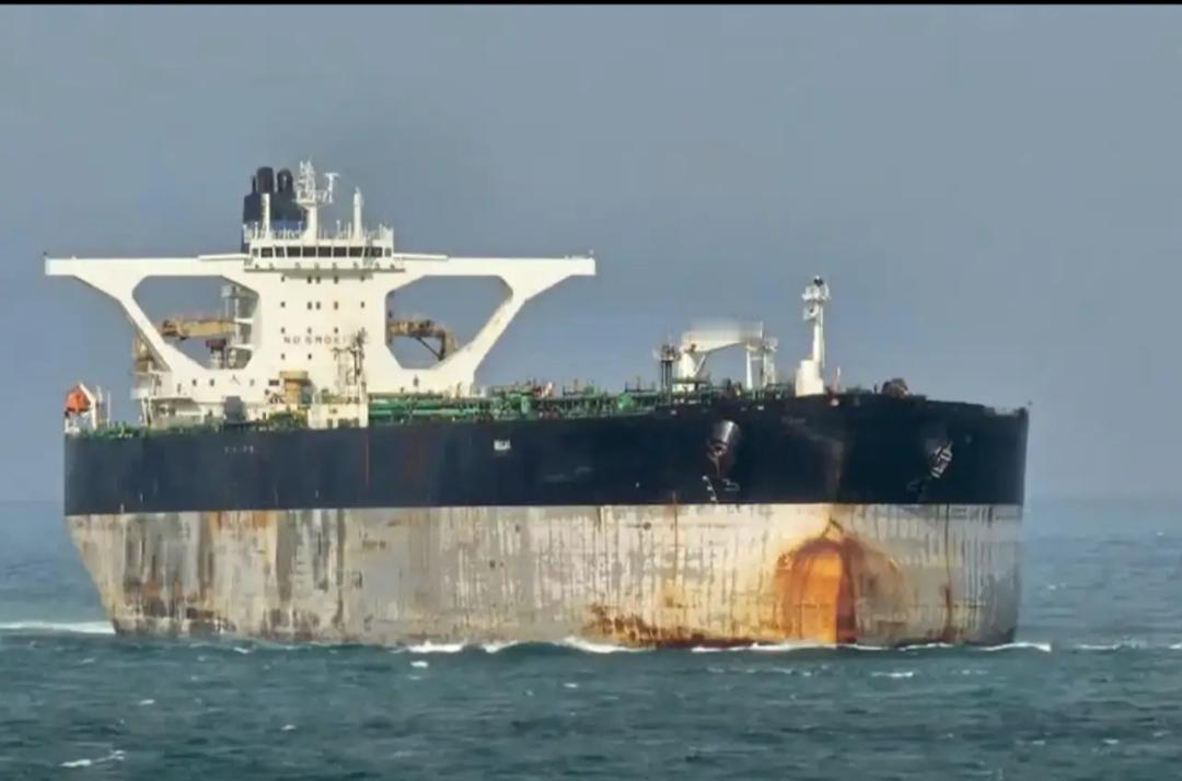 这就是美国的做派，对于小国家的利益置之不理，冲拳出击，而面对仅仅亮出俄罗斯国旗的