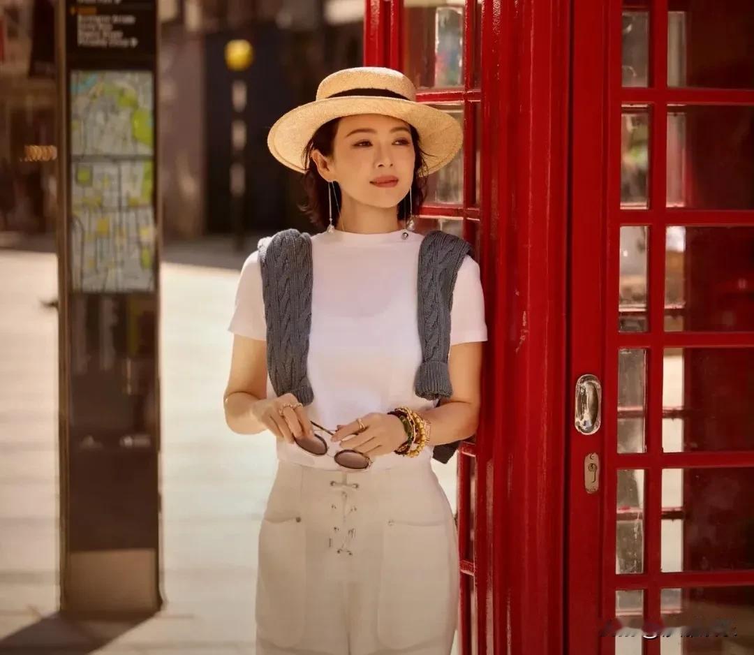 47岁章子怡的6岁儿子，正面照流出！
 
7月12号，章子怡带着一儿一女看温网比