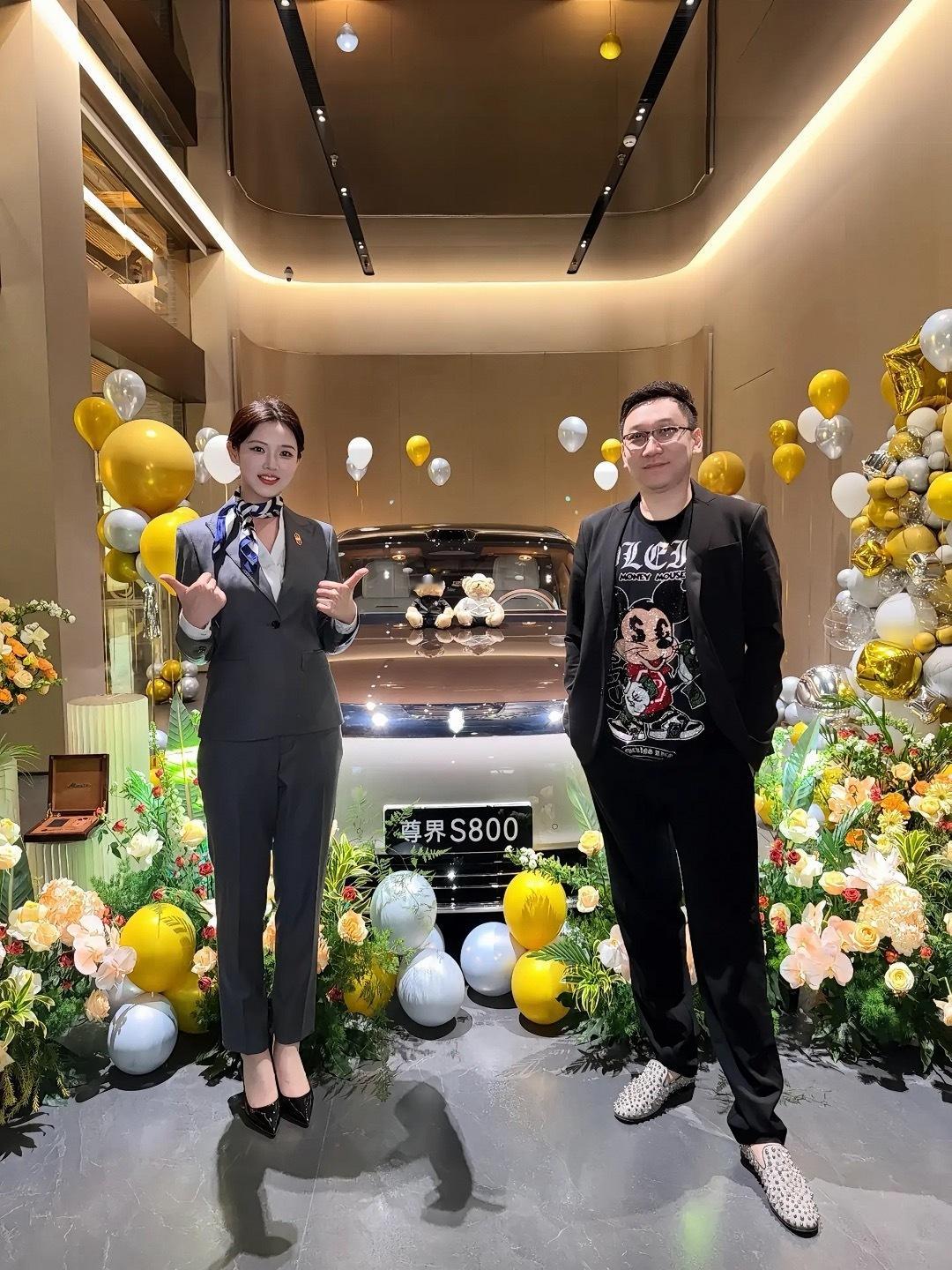 哇哦，Mike居然去看尊界了。没想到啊【注：是博豪汽车的陈浩文（mike好友）提