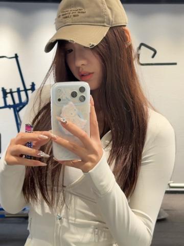 男人们看到美女，第一眼看的是哪里