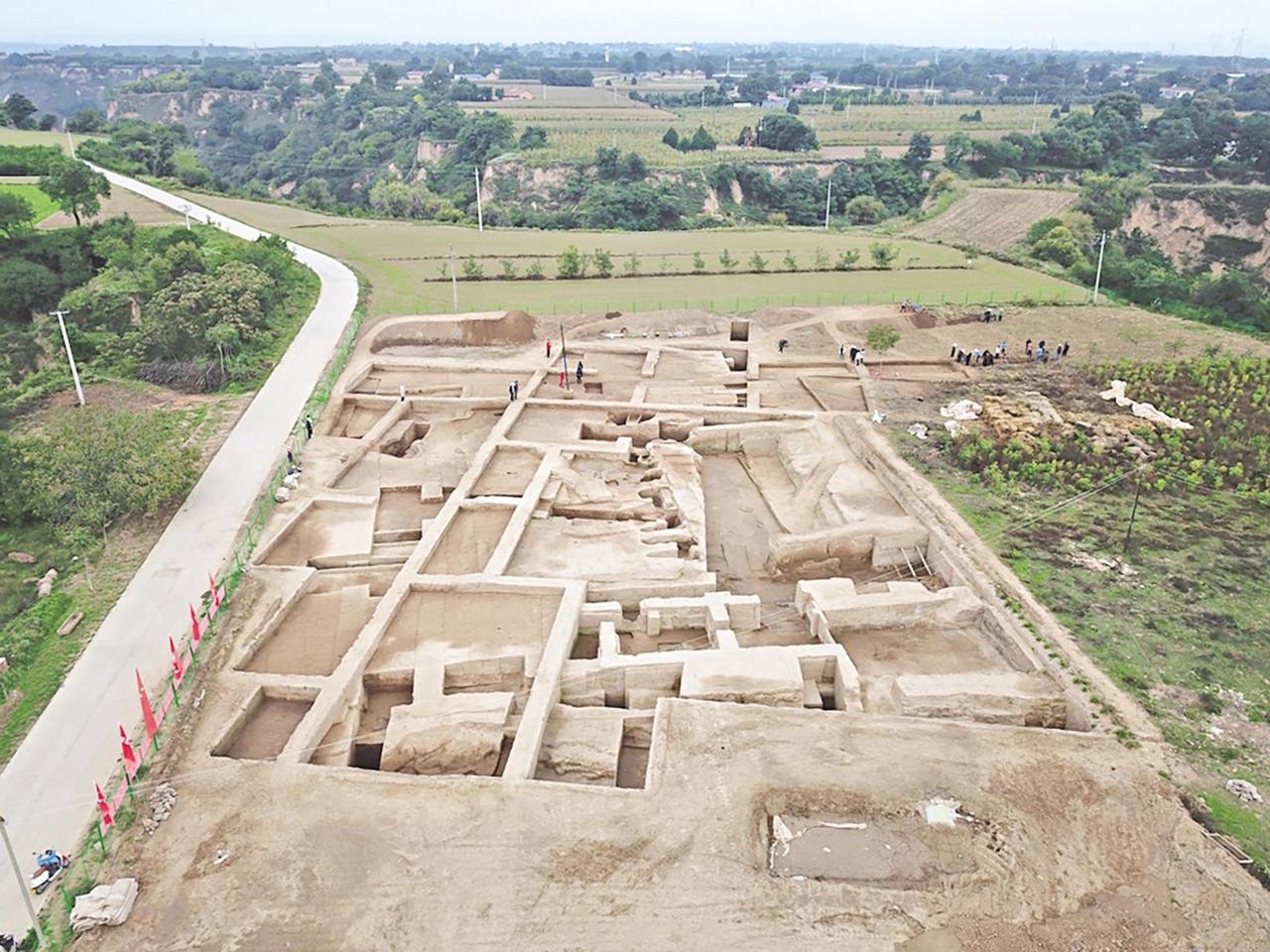 南佐遗址位于甘肃庆阳，是距今5100-4700年的仰韶文化晚期都邑聚落，2026