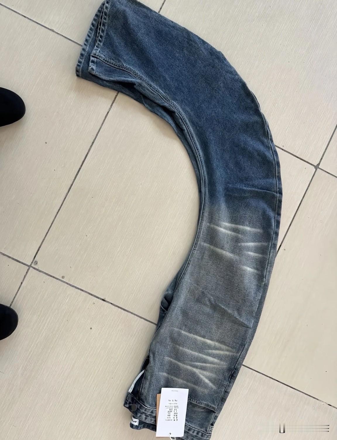 不懂就问！谁能告诉我这条裤子到底怎么穿？也不知道哪个设计师设计的！