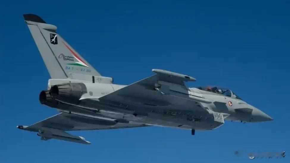 突发
意大利台风战斗机坠毁
来自意大利国防部（24）日消息，正在澳大利亚参加演练