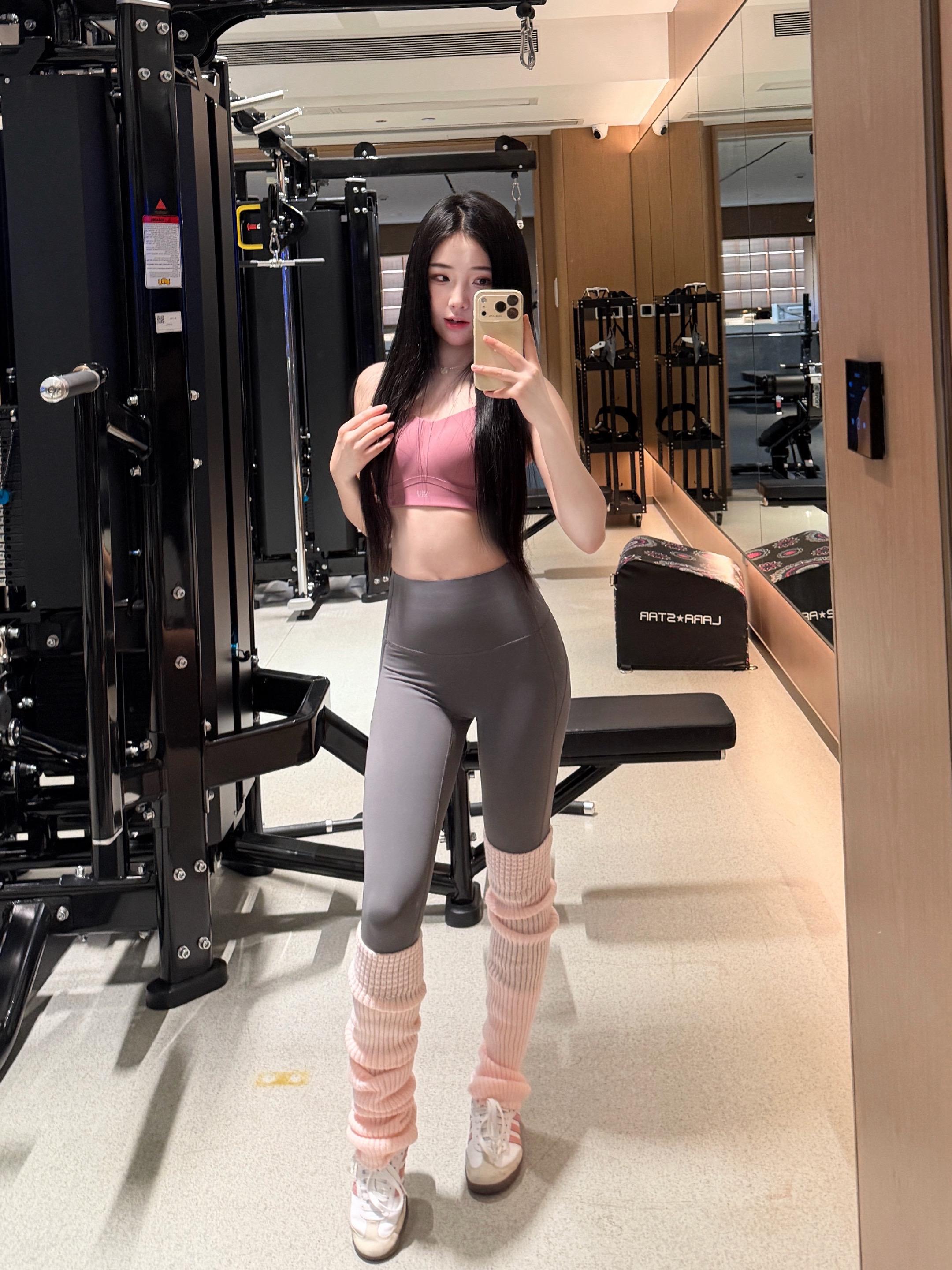 就这么如此美萌的去健身房举2.5。