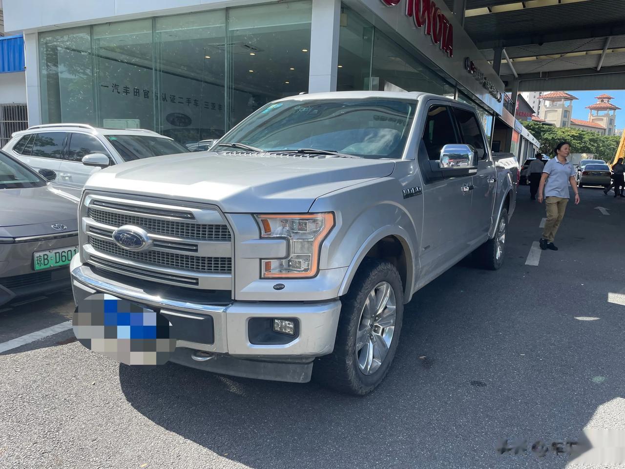 2018年的福特F150，有钱人的大玩具
#进口福特150#