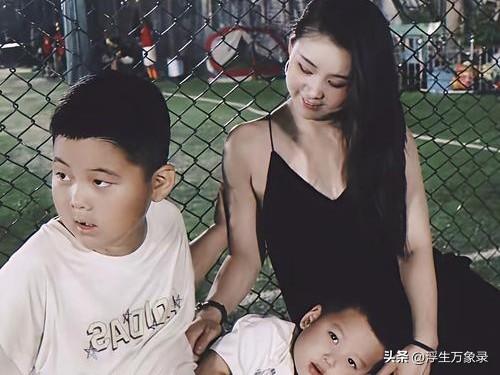 刷到王雷李小萌官宣三胎，真的又感动又佩服。
 
很多人只看到一家五口的幸福，却不