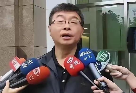 台湾邱毅真敢说：“倘若中国人民解放军踏上台湾的土地，台湾军队极有可能会选择避免正