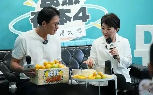 瞄准2028，卢秀燕搭档黄国昌？

进入新媒体时代，在湾湾，但凡只要有点知名度就