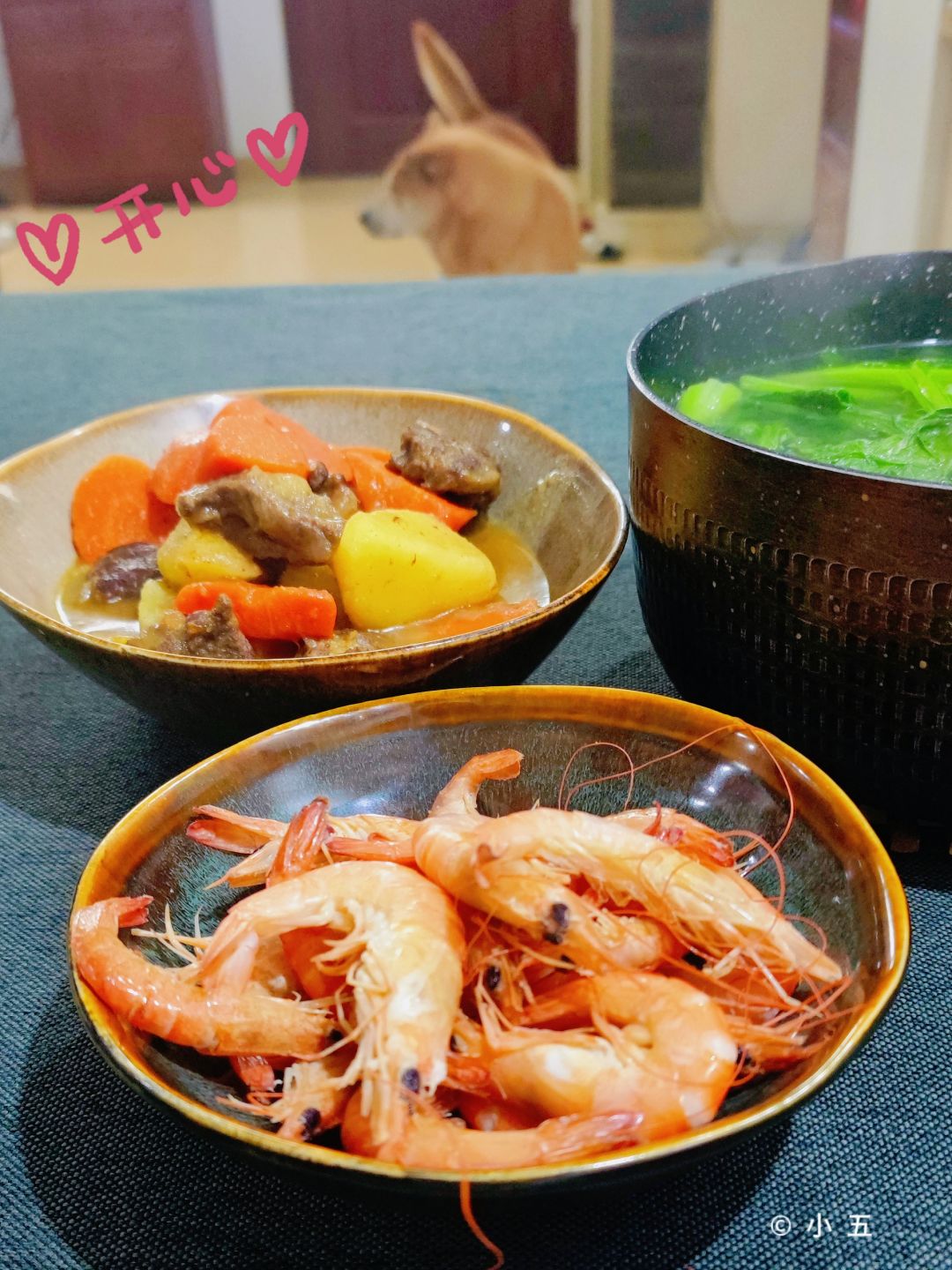 今晚，简单吃😋，三个人安排了：
🥩​咖喱牛肉（牛肉，土豆，红萝卜）
🦐​花...