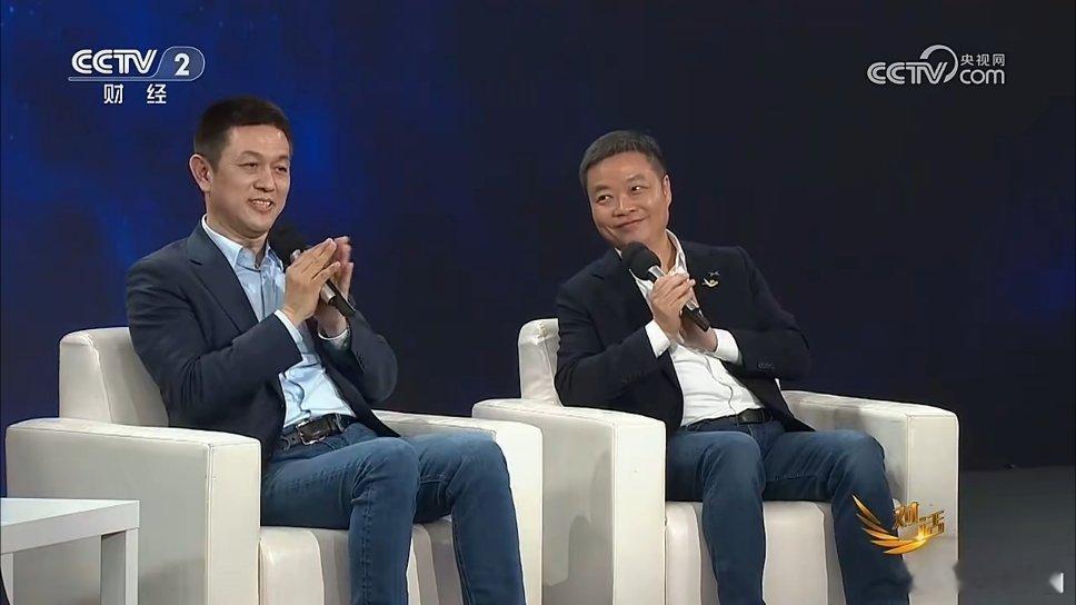 晚上看完李斌和何小鹏在央视《对话》栏目的访谈，再翻一翻之前拍的蔚来ES9“飞跃天