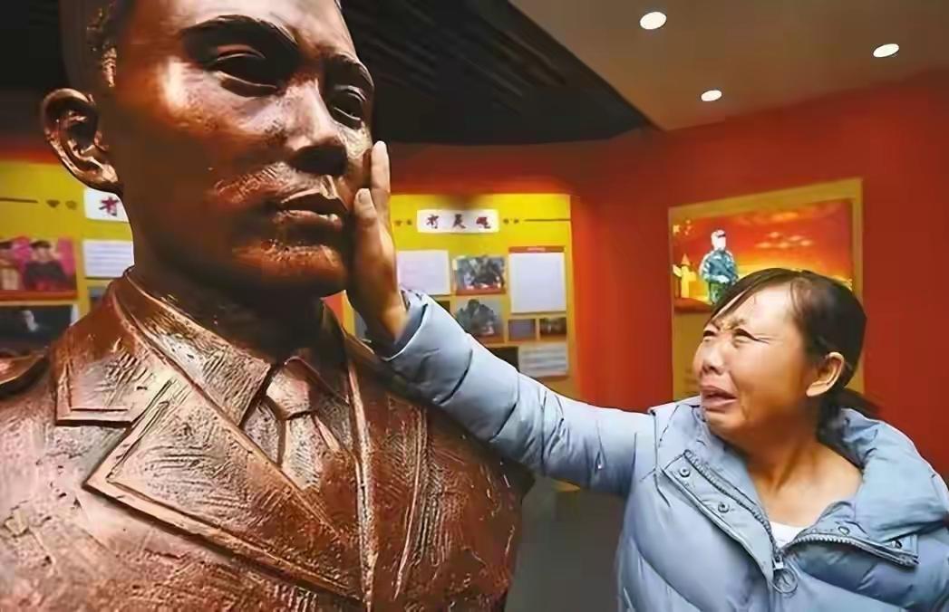 他高考625分，却放弃了清华梦，选择了参军报国，2018年，当他面对失控的超载货