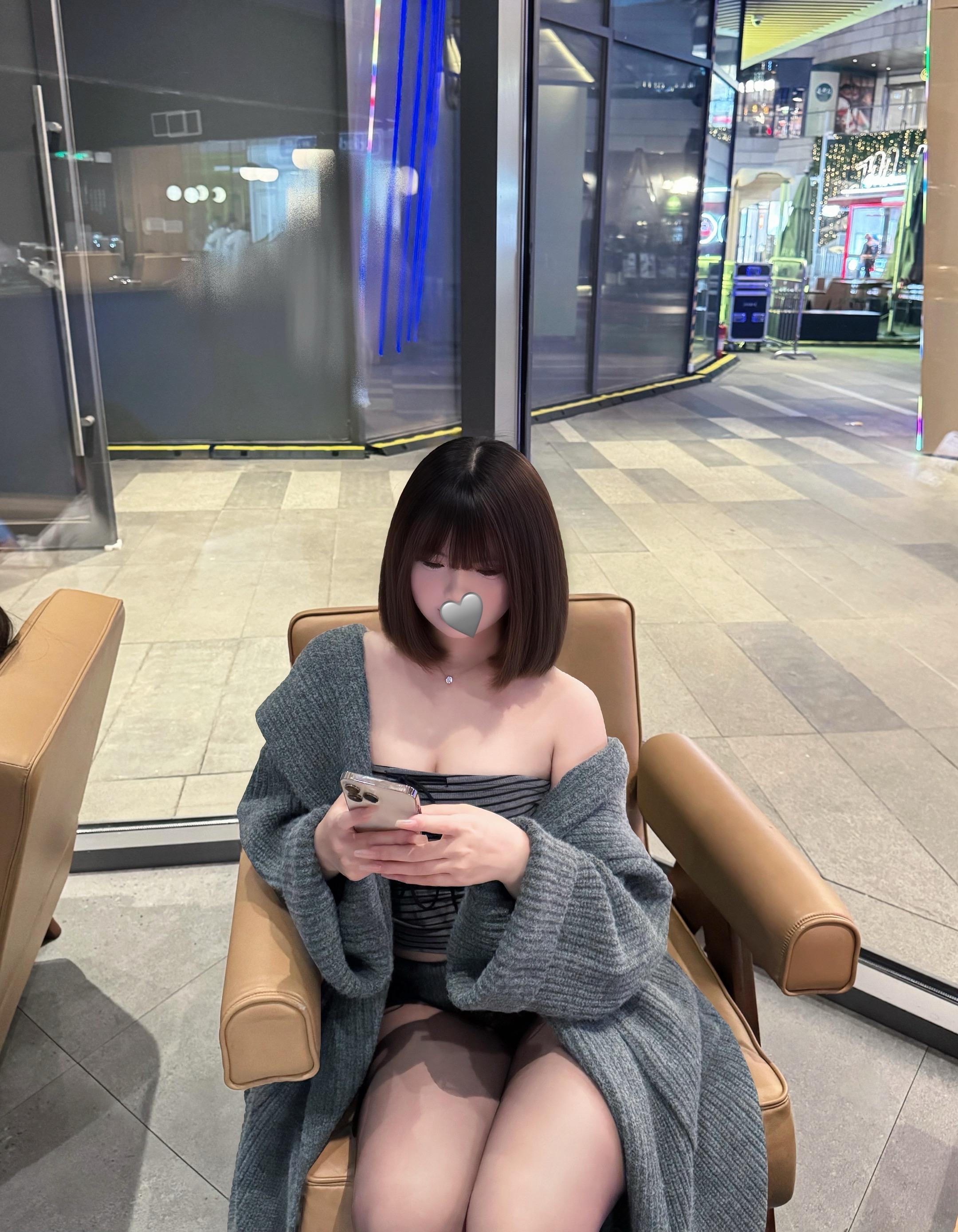 和你在一起养猫养狗都可以 反正家里最可爱的永远是你