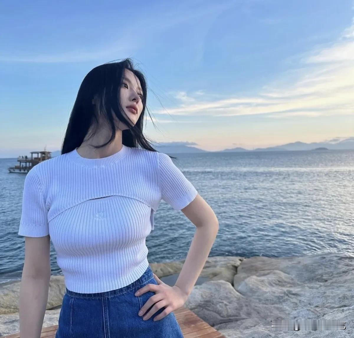 30日，演员金裕贞在自己的Instagram上上传了多张照片。公开的照片中，金裕
