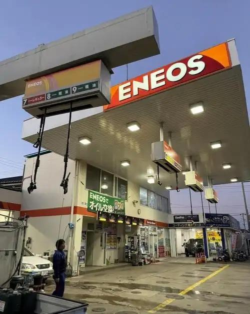 日本油价飙到190日元，政府急了眼：补贴！但这事没那么简单！

日本这回是真坐不