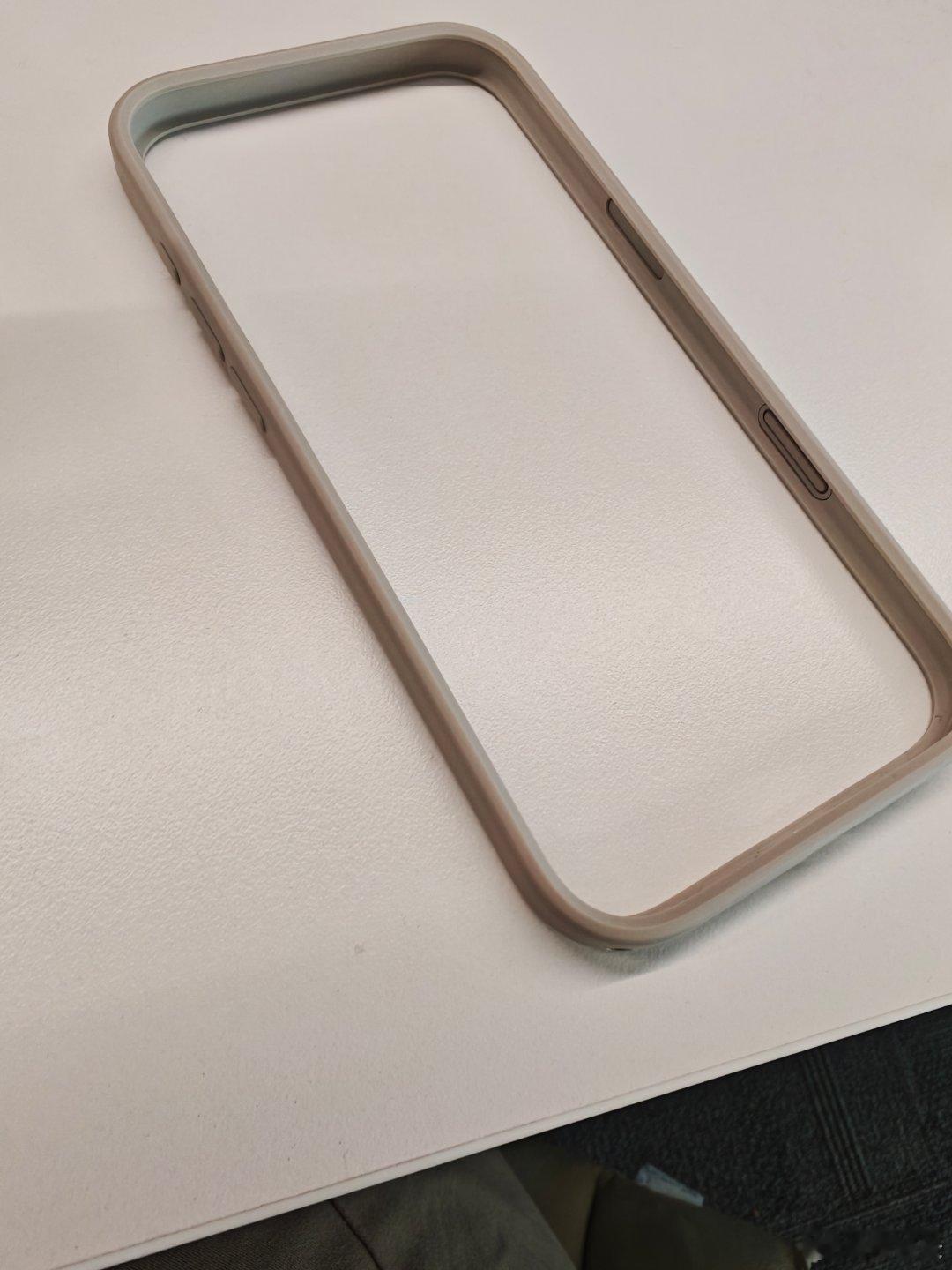 这代iphone air虽然是钛金属，但做了高光之后这个耐刮擦完犊子了。这机器第