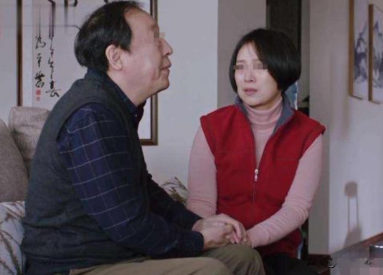 “人心隔肚皮！”上海，九旬大爷在代步车后备箱放了10万现金，却发现其中7万被人换