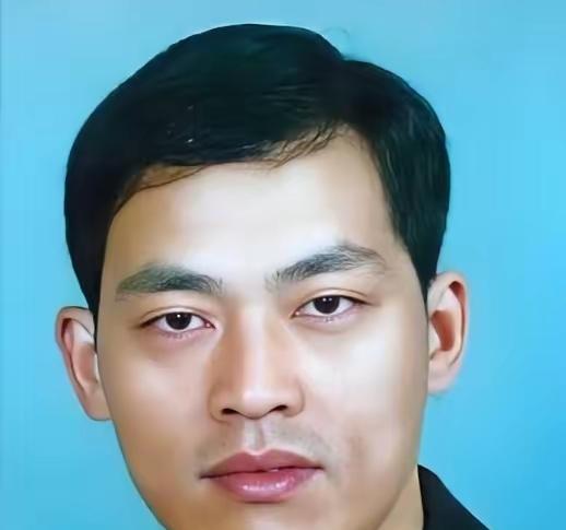 1997年8月15日，37名武警悄悄潜入了龙合村，打算将悍匪万光旭逮捕归案，可没