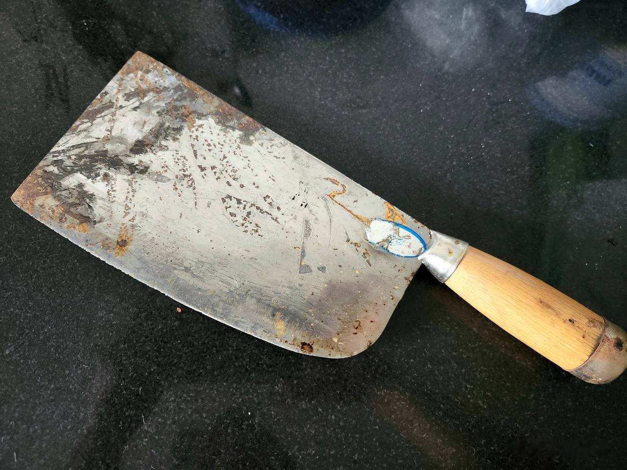 许多老粉丝心中一直有些疑问:“你比老头强多了，挣得比他多，职务比他高，为什么会被