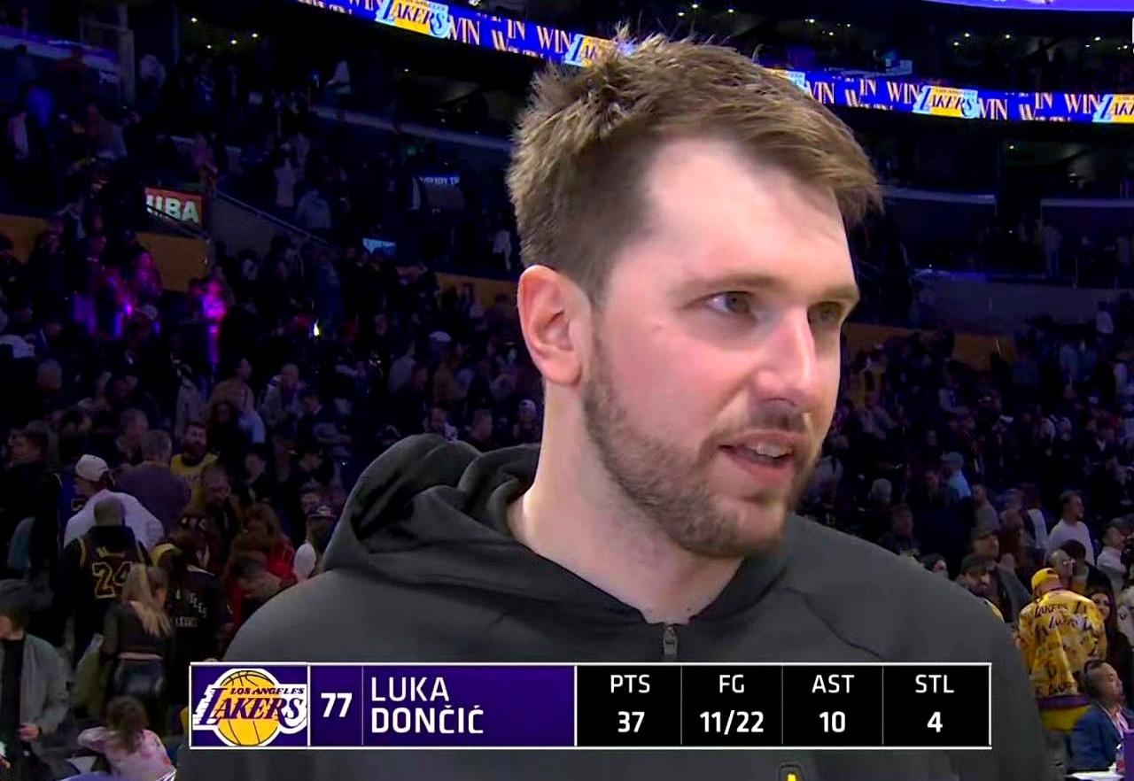 詹姆斯复出第二场就放大招！准三双带领湖人112-105赢独行侠，这状态真能打！ 