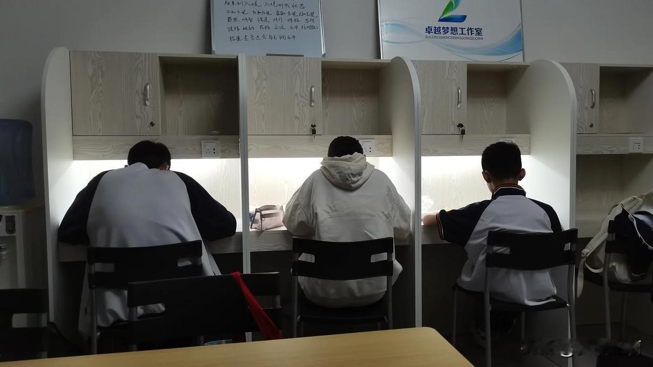 梦语陪读学院工作日志:2024年10月17日。家长问， 怎么培养孩子的学习兴趣和