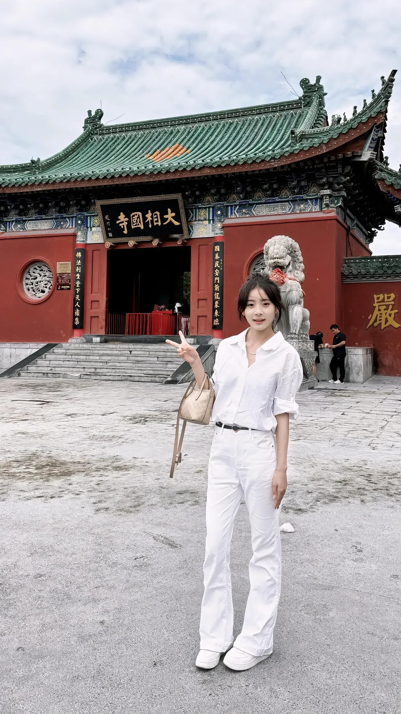 一看就招人喜欢的小丫头招人喜欢的特质 超级耐看美女