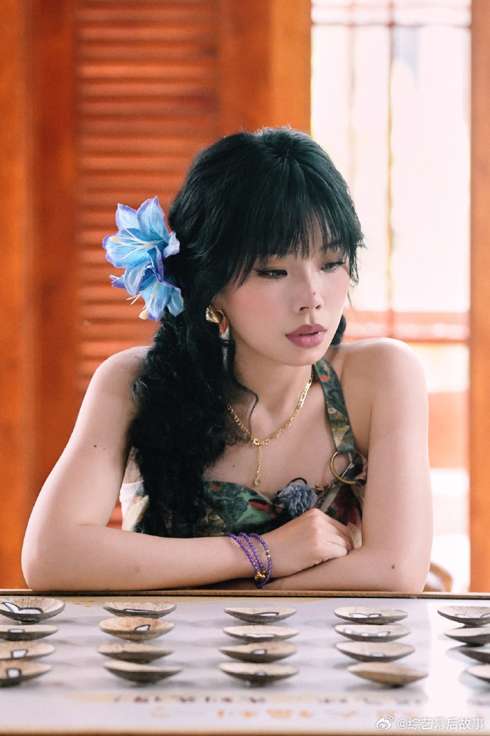 稳定发挥搭配超强气场，万妮达用心演绎BadBoy，女王级舞台表现力，持续解锁更多