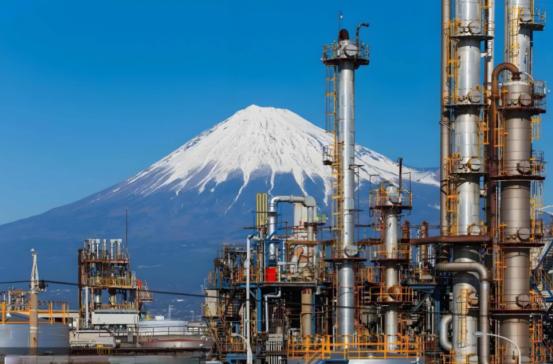 日本突然摊牌了。东京正式宣布，从2026年7月开始，日本进口原油将100%绕开霍
