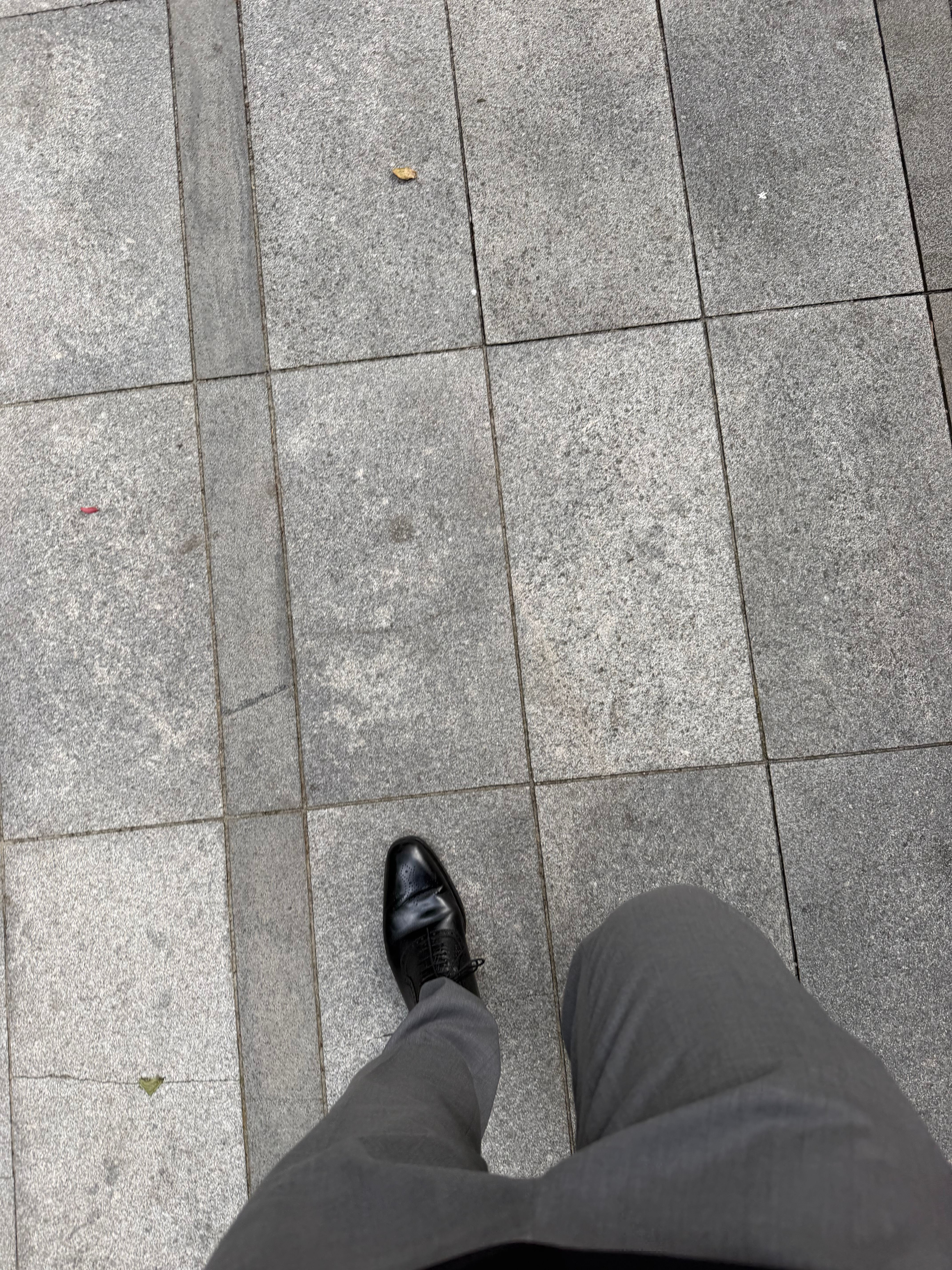 你们遇到过那种直接抓你的脚就给你擦鞋 然后推销产品的吗，虽然擦的很干净，但我感觉
