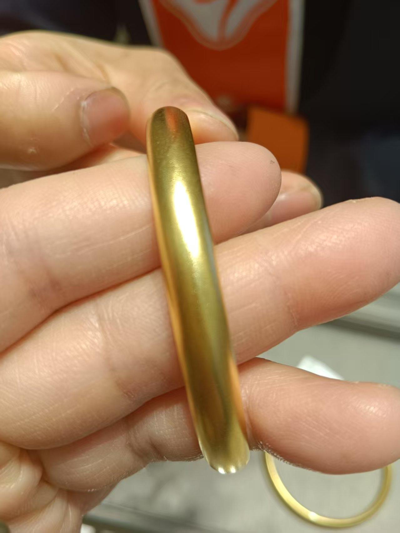 11月24日，
金价怕是已经失控了！
就今天，一只100克的金镯子，随随便便就是