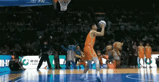 CBA 俞泽辰为啥扣篮拿满分？原来这两动作是俞泽辰每场比赛前热身的保留动作俞泽辰