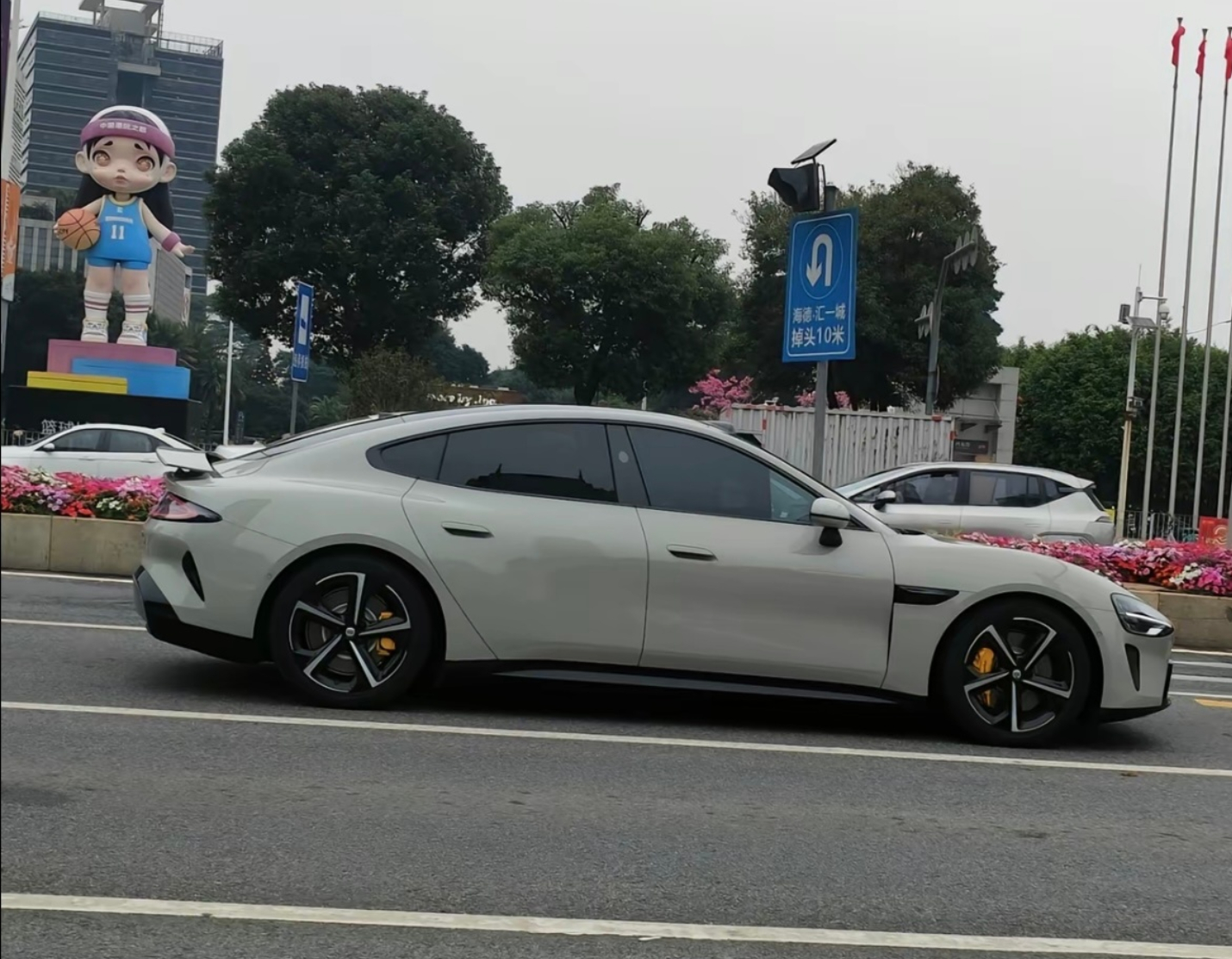 #科技大厂生态造车#  作为科技大厂，入驻汽车圈，传统车企最怕的就是小米的生态用