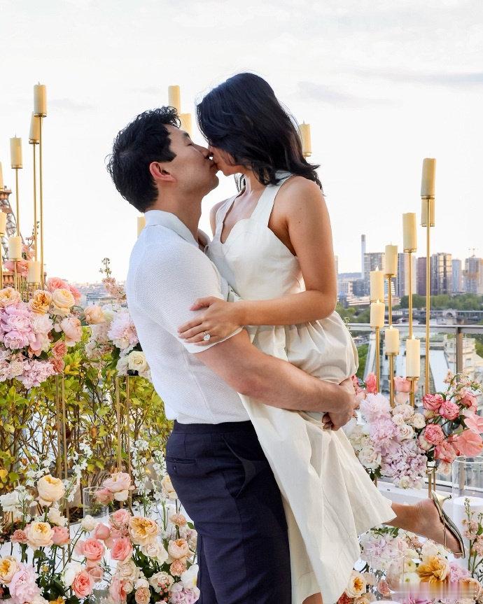 刘思慕求婚女友成功刘思慕与女友订婚 刘思慕宣布与女友订婚，晒出亲吻照配文：