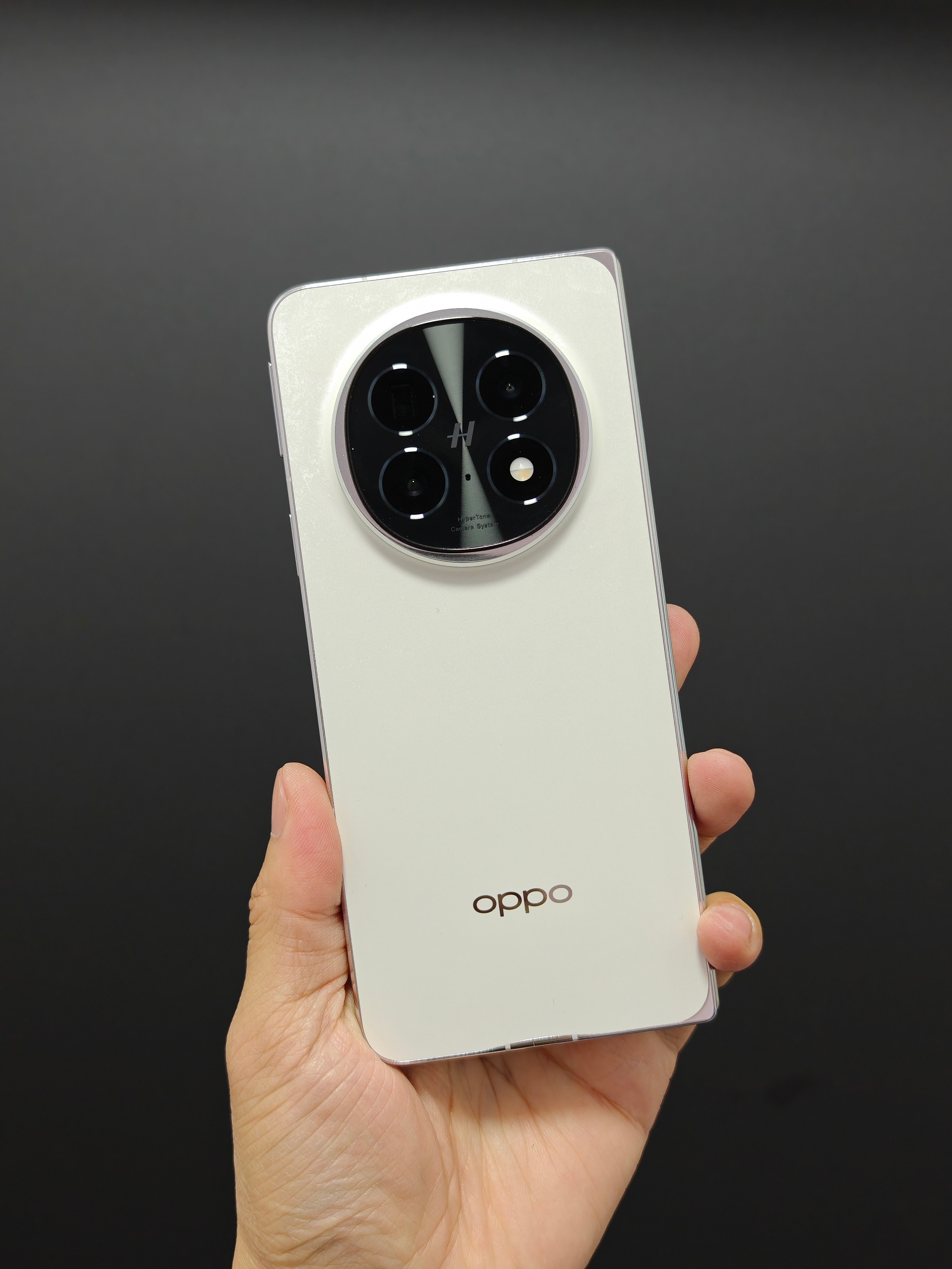 OPPO Find N5 最大的卖点就是轻薄跟续航了。我觉得OPPO 算压对卖点