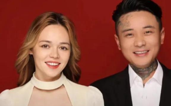 31岁女网红俄罗斯娜娜去世，只因为她吃烧烤的时候喝了一点酒，而她因为喝酒头痛又吃