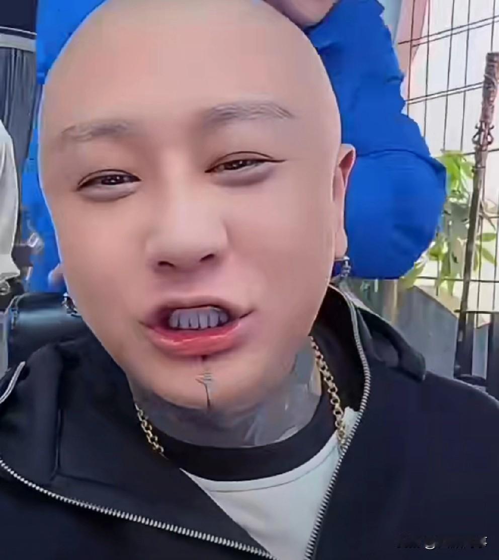 方丈吐槽阿宇说我带蛋黄过生日去夜总会，那叫纯k量贩KTV，蛋黄才8岁呀！

  