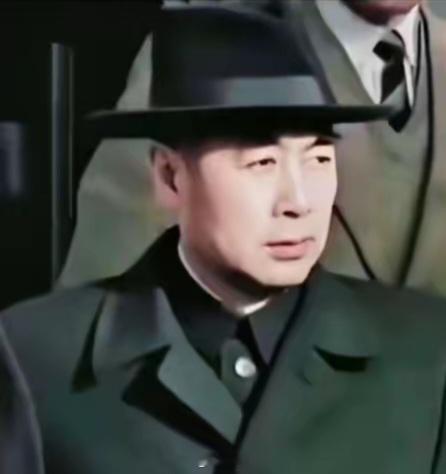 周总理那英俊的外表，儒雅的风度，犀利的目光 ，机智应变的口才 ，超凡脱俗的能力 