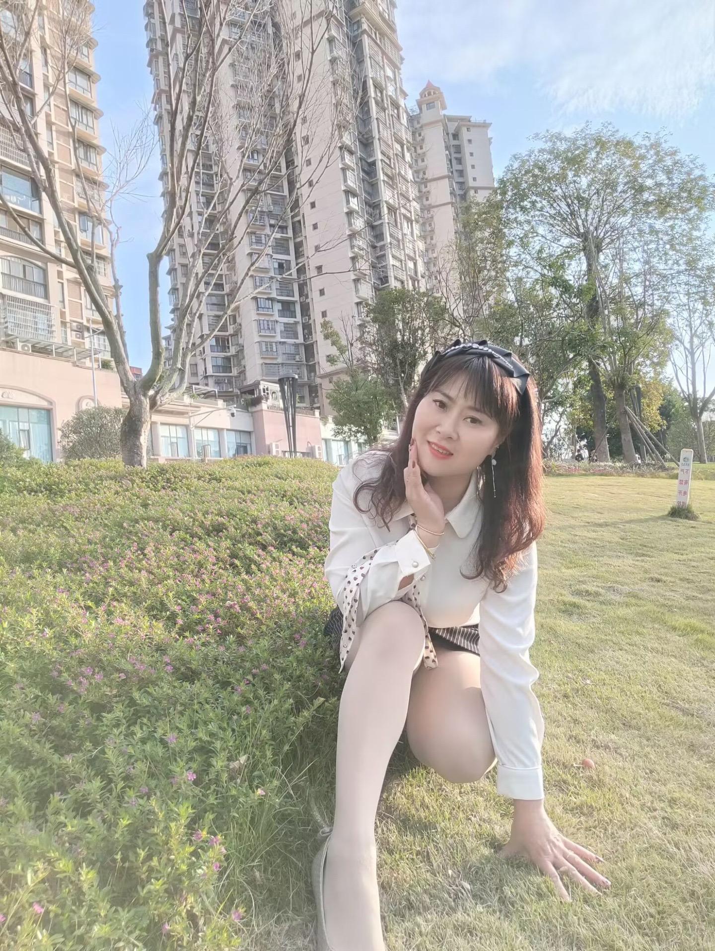 我若不在乎你  你又怎能伤我  我若不相信你  你又如何骗我……