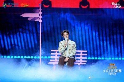 镜头下的暖心导师太圈粉！第四届大学生音乐联赛 全国总决赛现场，他鼓励选手时真诚又