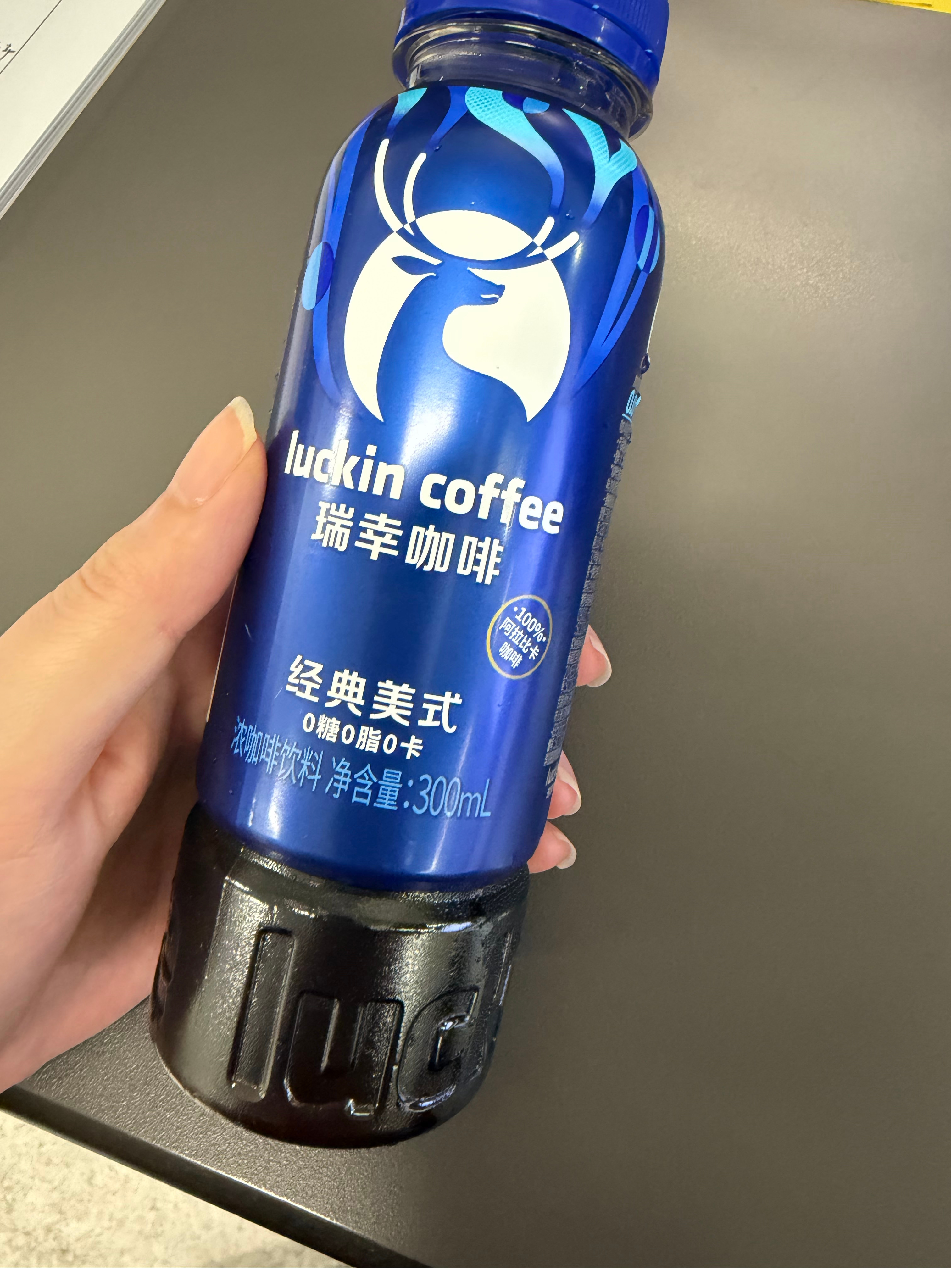 瑞幸即享美式还不错耶，刚打开尝一下 
