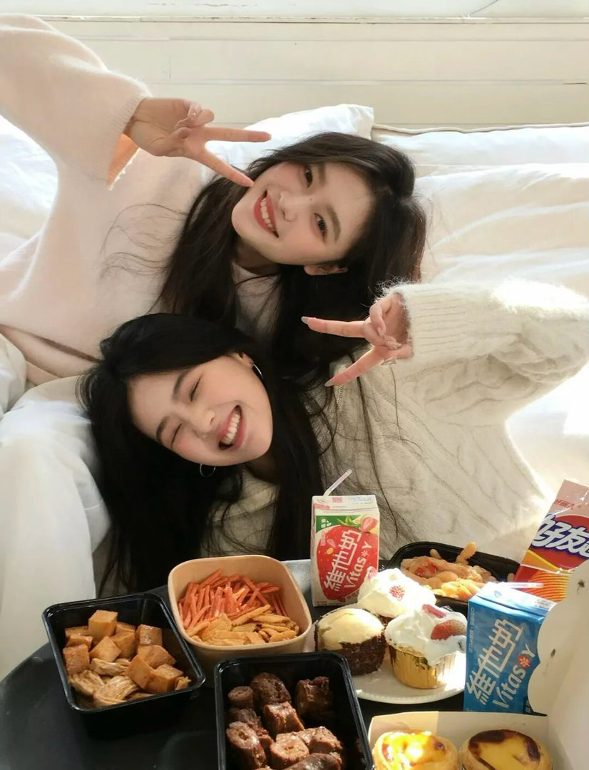 🎶▷ıllıı𝗧𝗼𝗱𝗮𝘆 •☕“我们合照最少 但我们关系最好” 