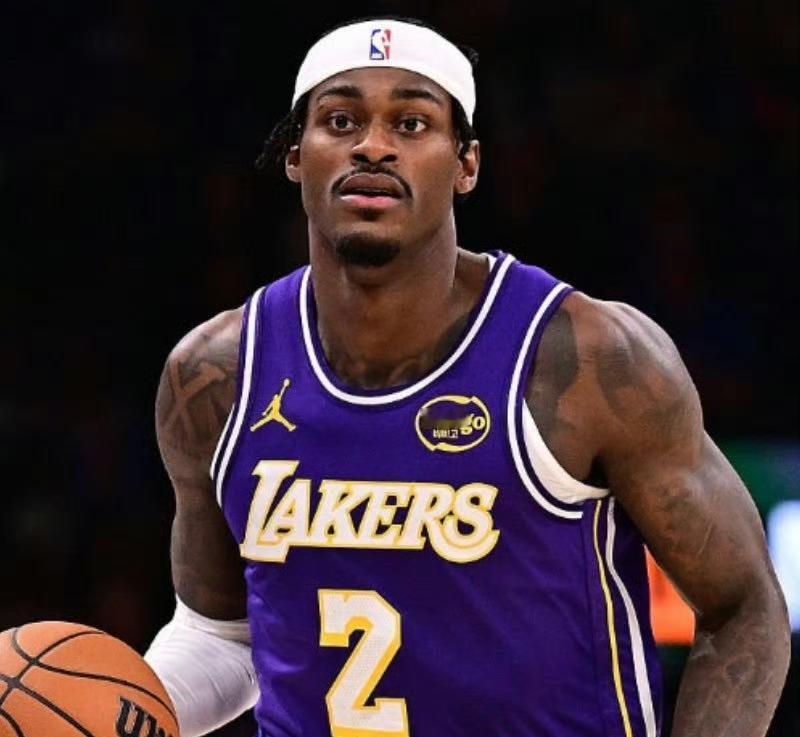 球场永动机，范德比尔特近两场比赛场均7分9篮板（进攻篮板5.5个）。 ​​​范德