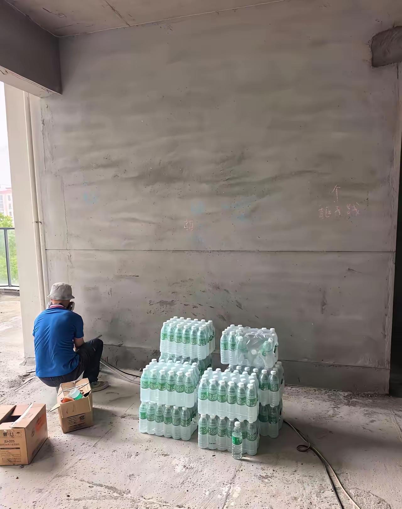 不要买这种瓶装水 到时扔的到处都是 直接买桶装水[灵光一闪]