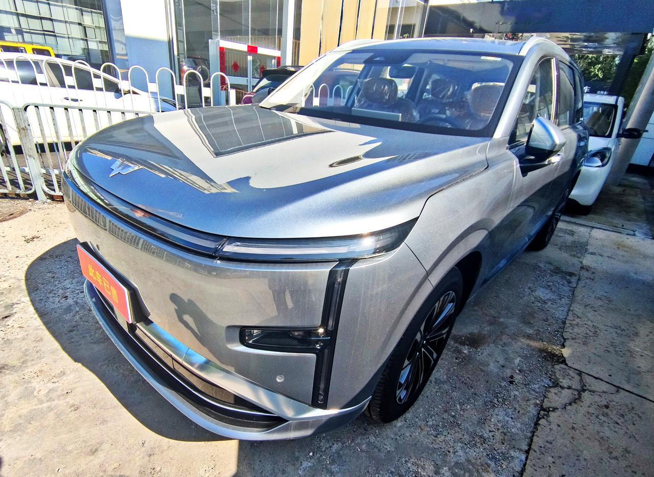 人民的大六座SUV《星光L》
   2026年7月16日，五菱星光L正式上市，定