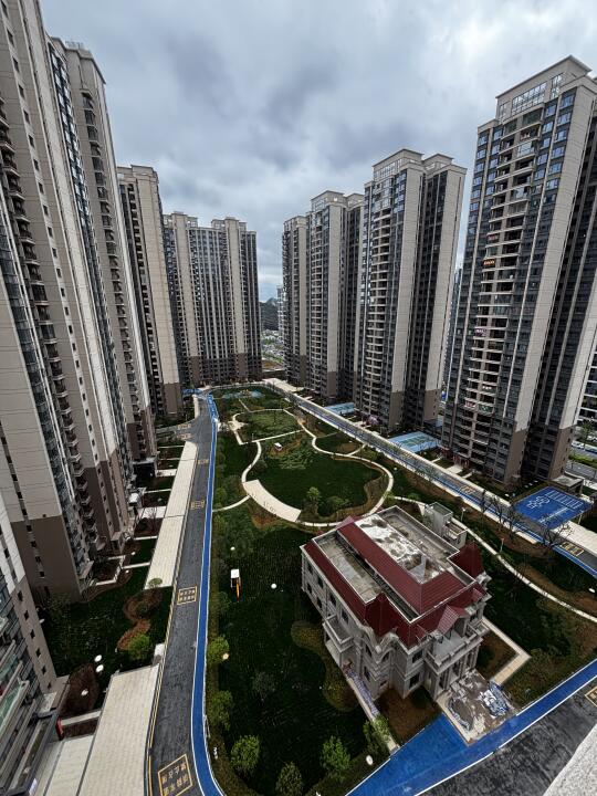 起来鼓掌👏🏻贵阳观山湖新世界站起来了啊