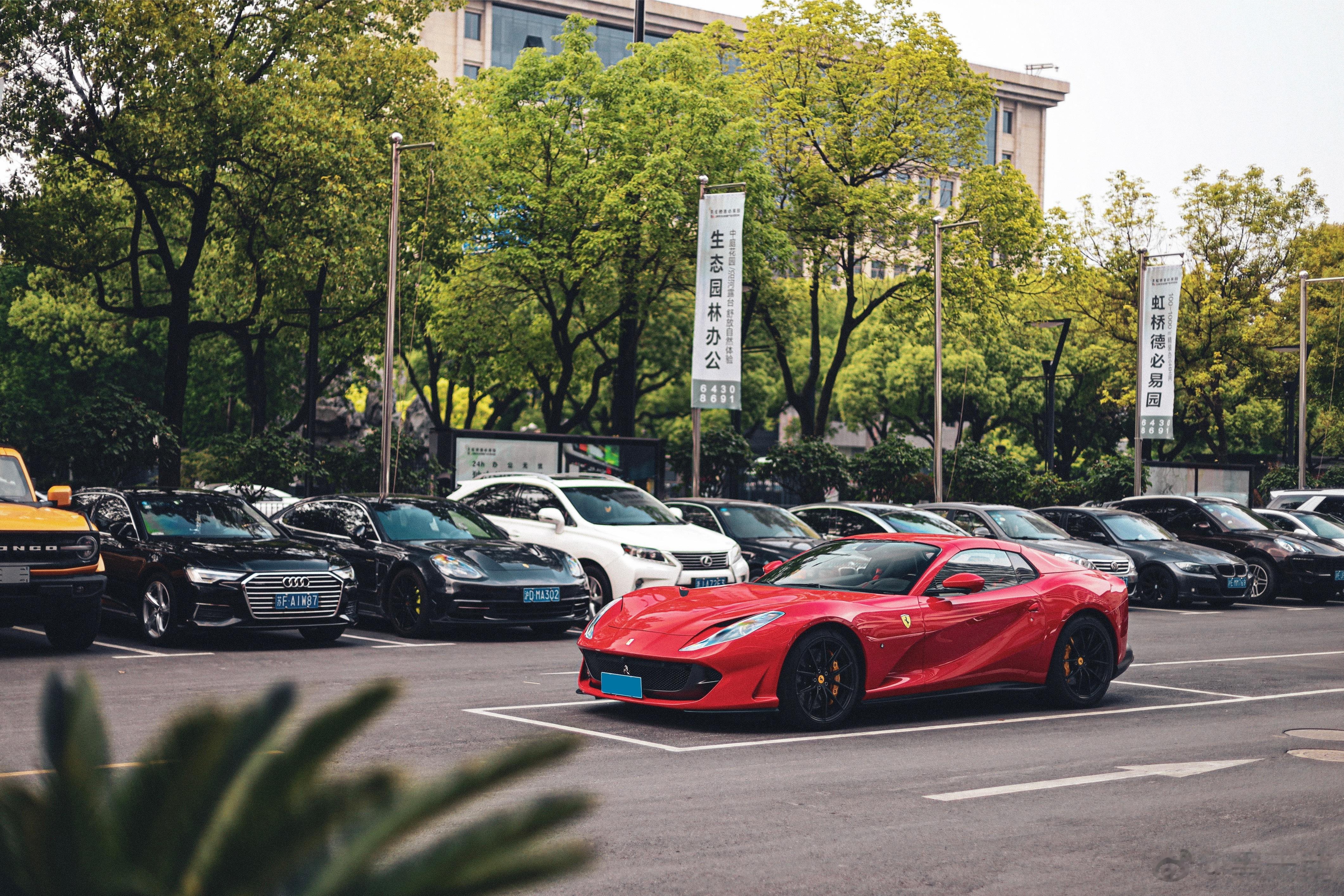 敞篷大GT最适合在海滨公路驾驶了Rosso Corsa 812GTS ​​​