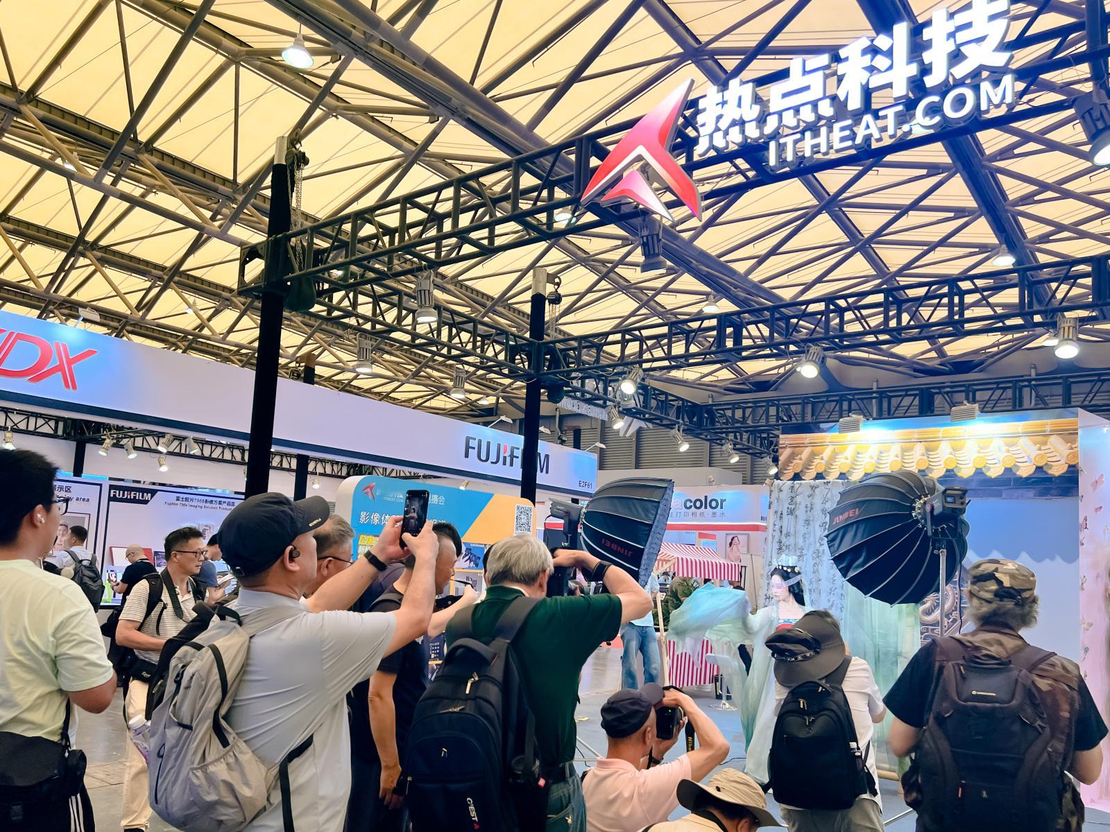 2025P&I大家今年的逛展热情依旧很高，我们展台现场佰维、致态、奥尼、铠侠等存