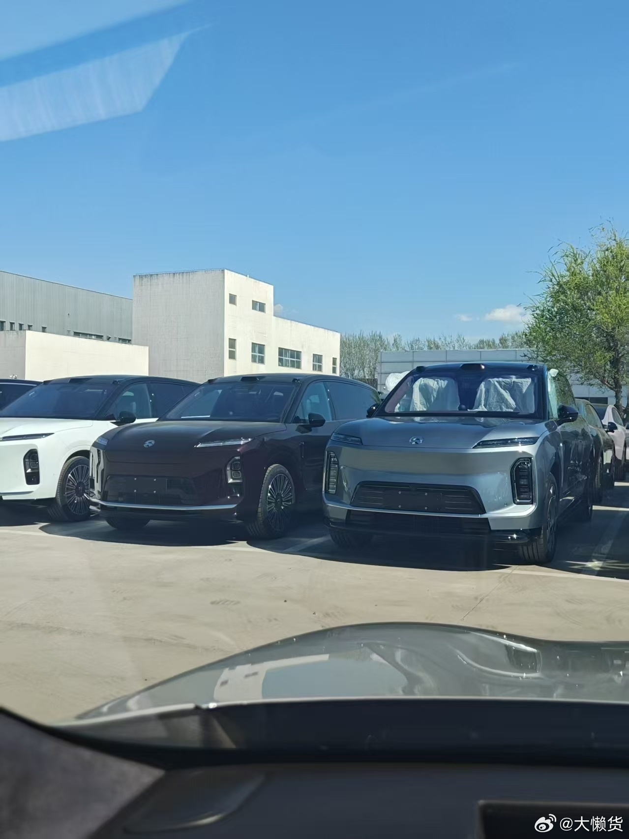 直观对比一下这个大家伙比蔚来es8 大多少