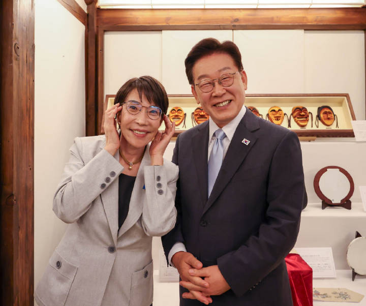 高市早苗到底是怎么被日本人选上首相的，这种妈妈桑式的外交真是没眼看，不管是对大国